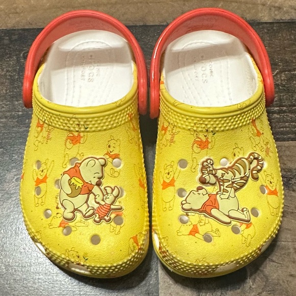 Winnie the Pooh Toddler Crocs - Picture 3 of 8